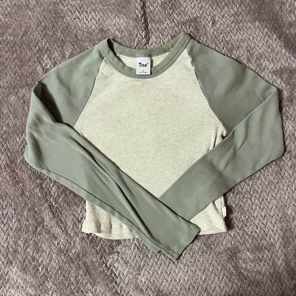 Aritzia TNA Baseball Tshirt Set - Picture 2 of 4